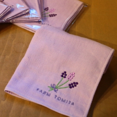 北海道富田農場今治刺繡25x25cm紗布方巾(VIP下標限定請勿自行下單)