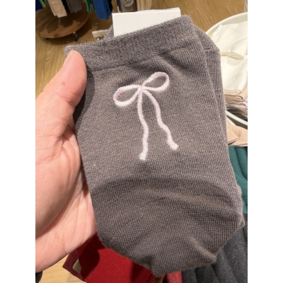 Tabio靴下屋後跟蝴蝶結刺繡短襪