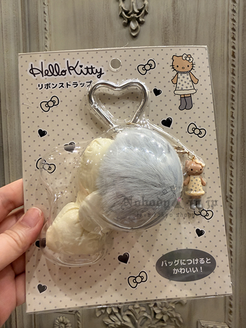 Sanrio長腿Kitty毛球+蝴蝶結+公仔登山扣吊飾 特價現貨