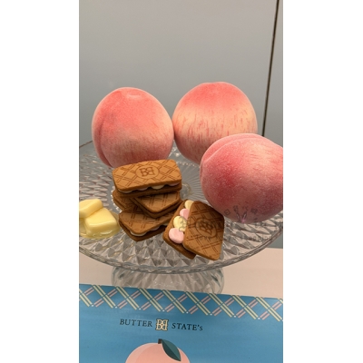 BUTTER STATE's季節限定白桃奶油雲朵夾心餅