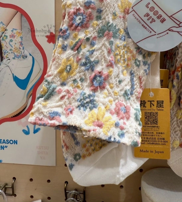 LINE_ALBUM_0920收單10月中出貨（日本製品牌襪區、靴下屋，因容易缺色以現場為主）_250920_2_結果.jpg